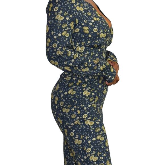Free People Some Like it Hot Jumpsuit Blue Flare Leg Long Sleeve Floral Size 4 - Picture 14 of 15